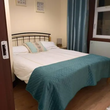 One Bed In Listed Georgian House Apartament
